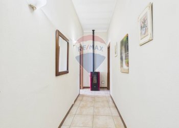 Corridoio - Casa indipendente FRAZIONE BOTTAROLO
 
4, Barbianello - foto 8