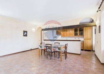 Sala da pranzo - Casa indipendente FRAZIONE BOTTAROLO
 
4, Barbianello - foto 32