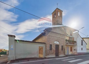 Chiesa e ingresso cortile - Casa indipendente FRAZIONE BOTTAROLO
 
4, Barbianello - foto 43