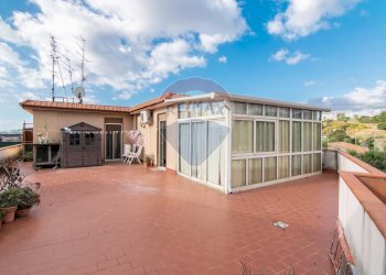 Terrazza - Trilocale Via Vittorio Emanuele
 
330, Aci Catena - foto 1