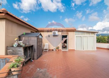 Terrazza - Trilocale Via Vittorio Emanuele
 
330, Aci Catena - foto 7