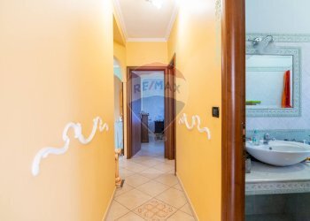 Hall / corridoio - Trilocale Via Vittorio Emanuele
 
330, Aci Catena - foto 8