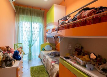 Camera / camera da letto - Trilocale Via Vittorio Emanuele
 
330, Aci Catena - foto 11