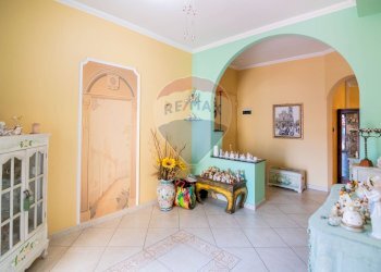 Terrazza - Trilocale Via Vittorio Emanuele
 
330, Aci Catena - foto 16