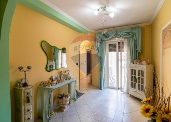 Hall / corridoio - Trilocale Via Vittorio Emanuele
 
330, Aci Catena - foto 17