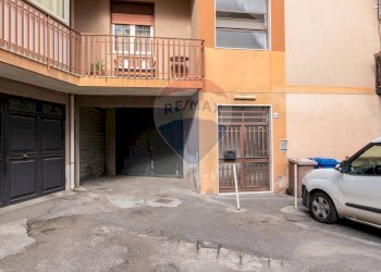 Edificio all\'aperto - Trilocale Via Vittorio Emanuele
 
330, Aci Catena - foto 25