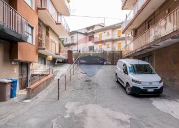 Edificio all\'aperto - Trilocale Via Vittorio Emanuele
 
330, Aci Catena - foto 26