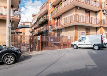 Edificio all\'aperto - Trilocale Via Vittorio Emanuele
 
330, Aci Catena - foto 27