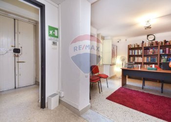 Soggiorno - Appartamento Via Eleonora D'Angiò
 
2, Catania - foto 3