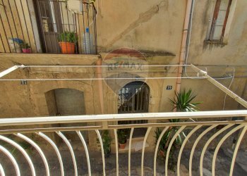 Balcone - Casa semi indipendente Via Santa Sofia
 
63, Caltagirone - foto 4