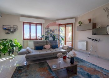 Soggiorno - Appartamento Via Gioacchino Rossini
 
115, Castelfidardo - foto 3