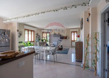 Sala da pranzo - Appartamento Via Gioacchino Rossini
 
115, Castelfidardo - foto 7