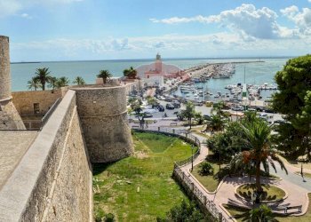 Vista dell\'acqua - Laboratorio Viale dell'Arcangelo
 
6/7, Manfredonia - foto 4