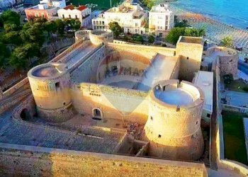 Dettagli - Laboratorio Viale dell'Arcangelo
 
6/7, Manfredonia - foto 11