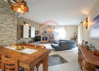 Sala da pranzo - Semi-detached house via bergamina
 
6, Ranica - photo 21