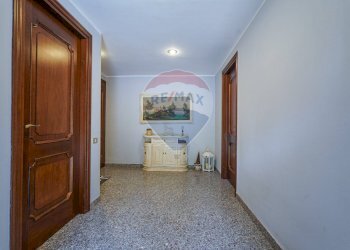 Hall / corridoio - Semi-detached house via bergamina
 
6, Ranica - photo 41
