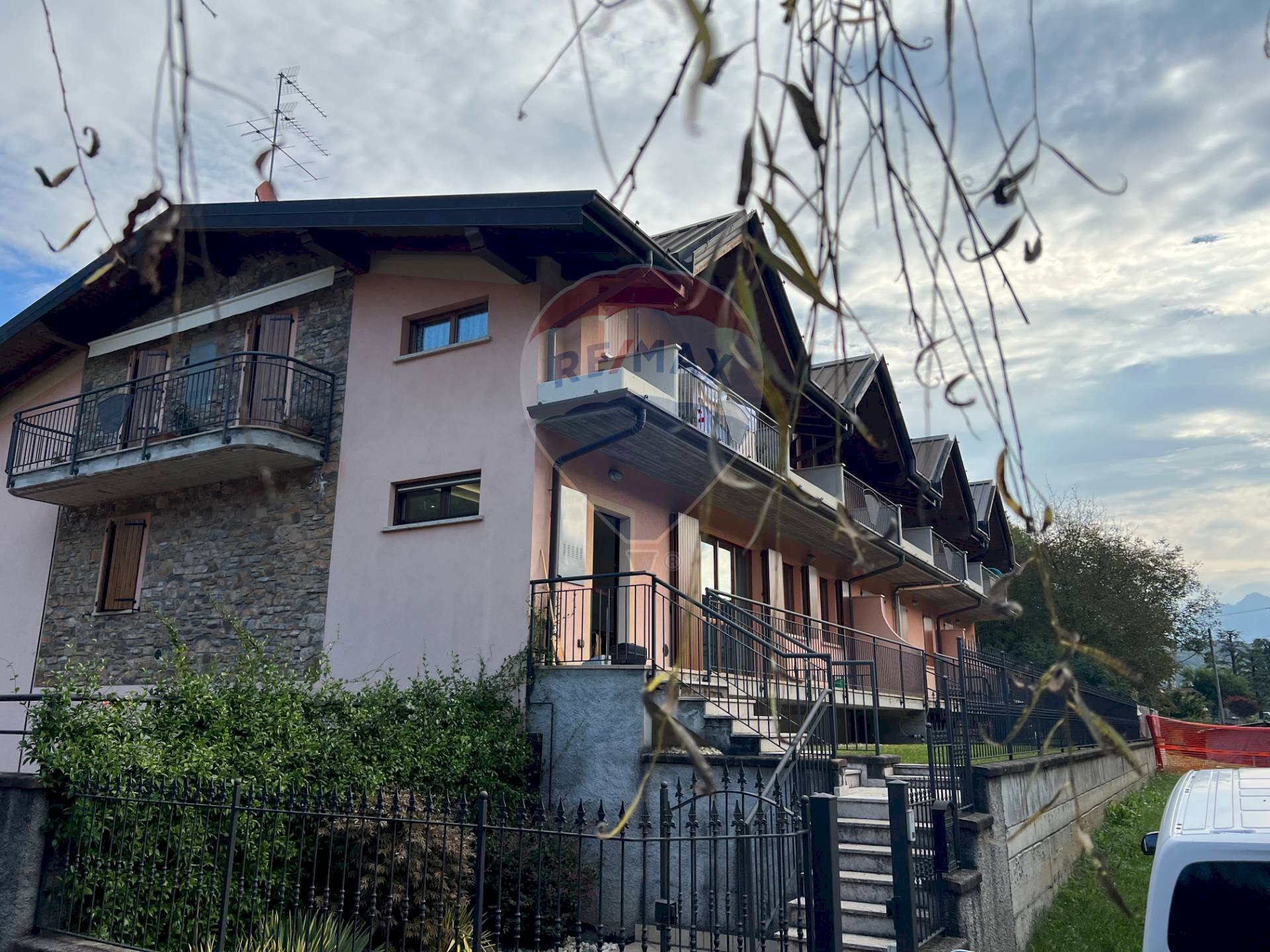 Edificio all\'aperto - Casa semi indipendente via tonale della mendola 162, Endine Gaiano - foto 1