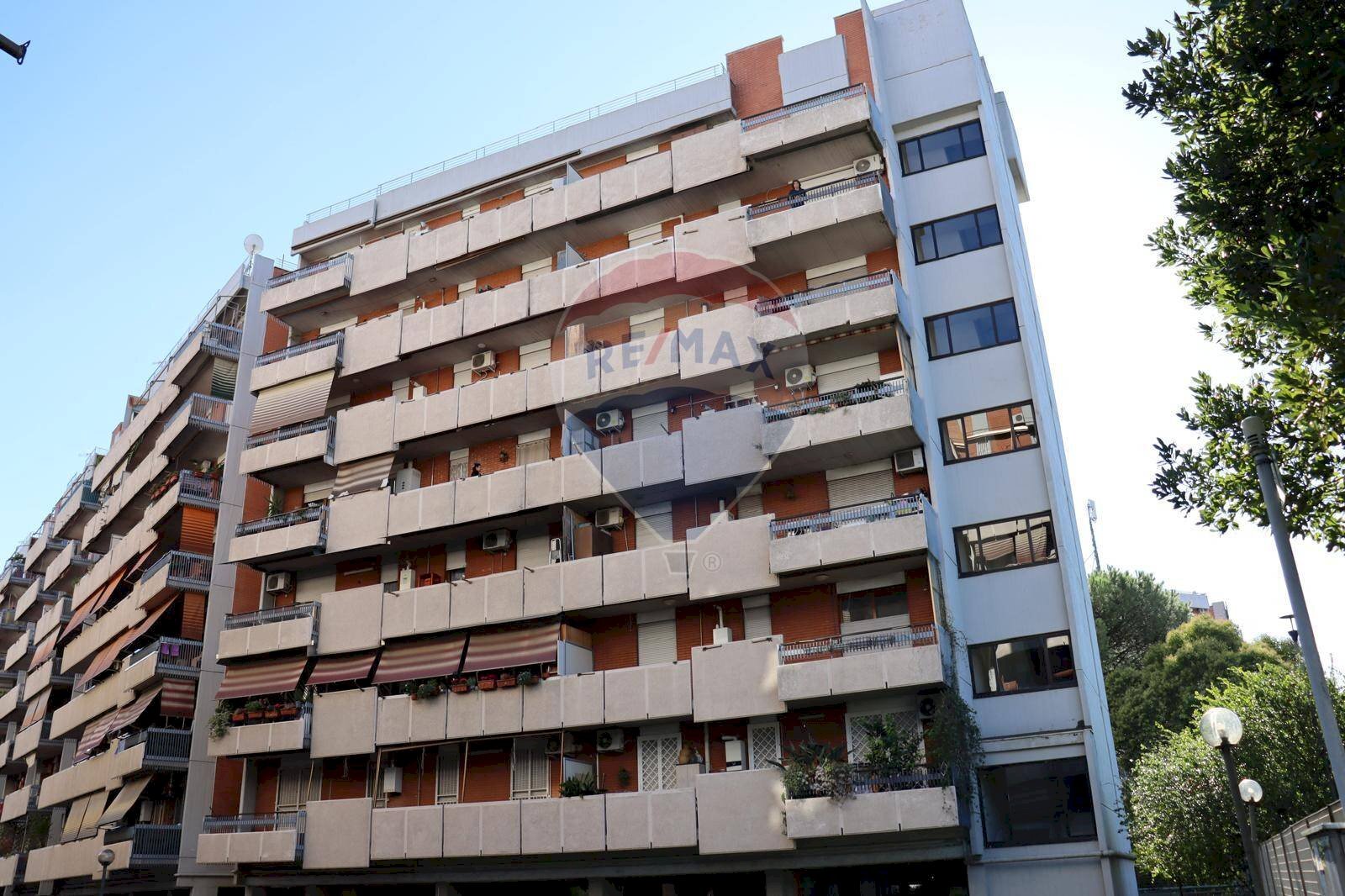 Edificio all\'aperto - Two-room apartment Via Eudo Giulioli
 
47, Roma - photo 2