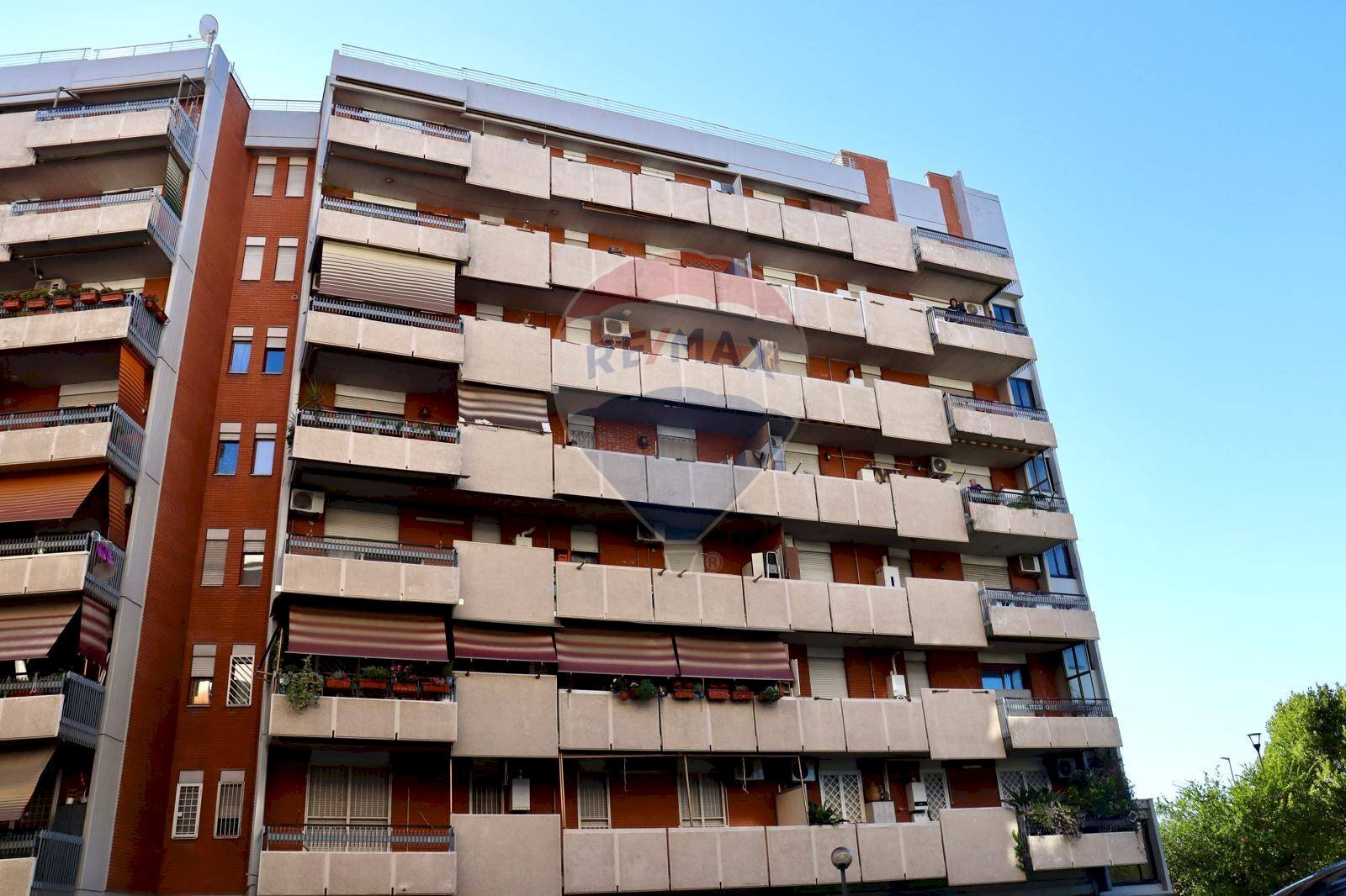 Edificio all\'aperto - Two-room apartment Via Eudo Giulioli
 
47, Roma - photo 3