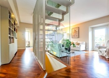 Hall / corridoio - Attico Via Silvio Pellico
 
18, Besana in Brianza - foto 3