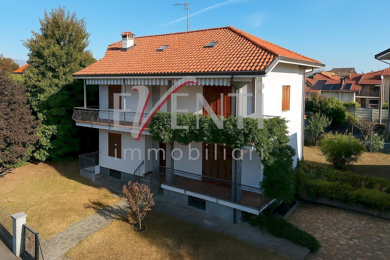 Foto 1 - Casa semi indipendente Via Manzoni
 
12, Cavour - foto 1