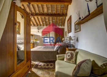 Camera da letto - Casa indipendente Via Vittorio Emanuele III
 
1, Soriano nel Cimino - foto 16