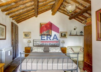 Camera da letto - Casa indipendente Via Vittorio Emanuele III
 
1, Soriano nel Cimino - foto 19