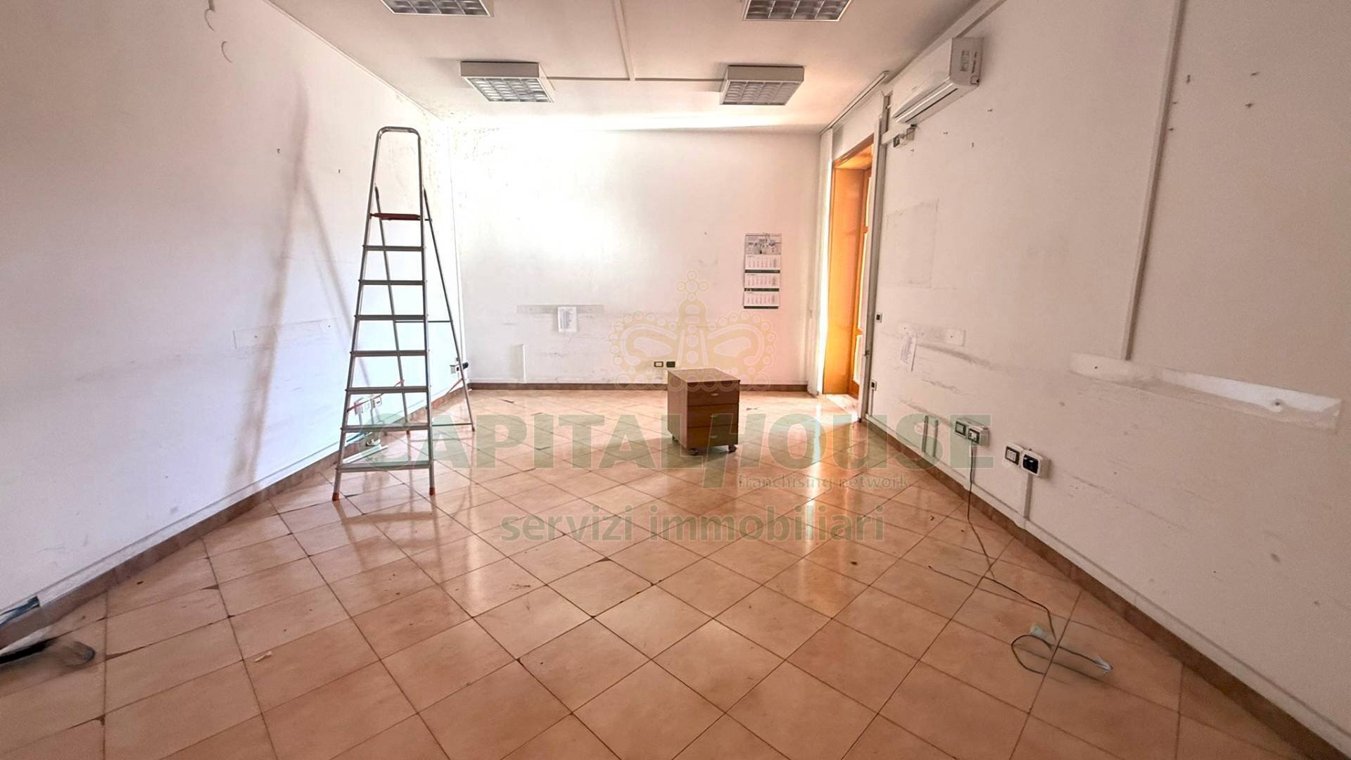 Foto 2 - Office Scisciano, Scisciano - photo 2