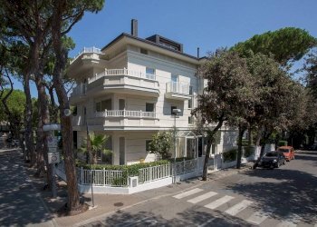 Facciata - Stabile - Palazzo viale Rino Molari, Riccione - foto 1