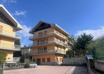 Facciata - Three-room apartment via Villaggio Edelweiss, 3/c, Gravere - photo 1