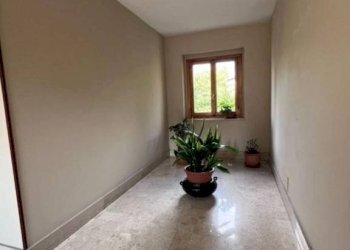 Interno palazzo - Three-room apartment via Villaggio Edelweiss, 3/c, Gravere - photo 2