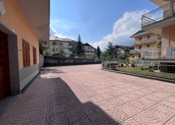 Cortile interno - Three-room apartment via Villaggio Edelweiss, 3/c, Gravere - photo 36