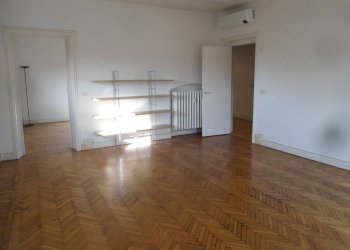 Cucina - Quadrilocale via Cesare Battisti, Bologna (zona Centro Storico) - foto 3