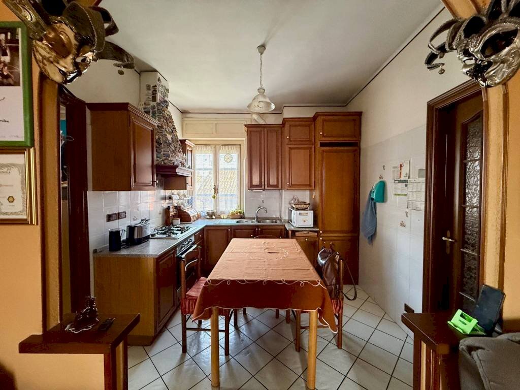 Cucina - Villa via Pietro Sola Vescovo, 4, Carmagnola - foto 2