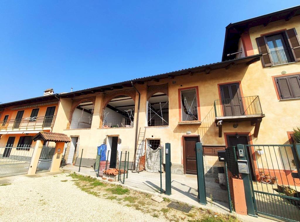 Facciata - Casa indipendente Cascina Frattone, Carmagnola - foto 1