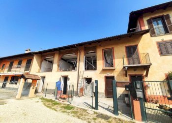 Facciata - Casa indipendente Cascina Frattone, Carmagnola - foto 1
