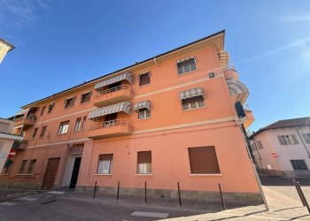 Facciata - Trilocale via Cavalli, 11, Carmagnola - foto 1