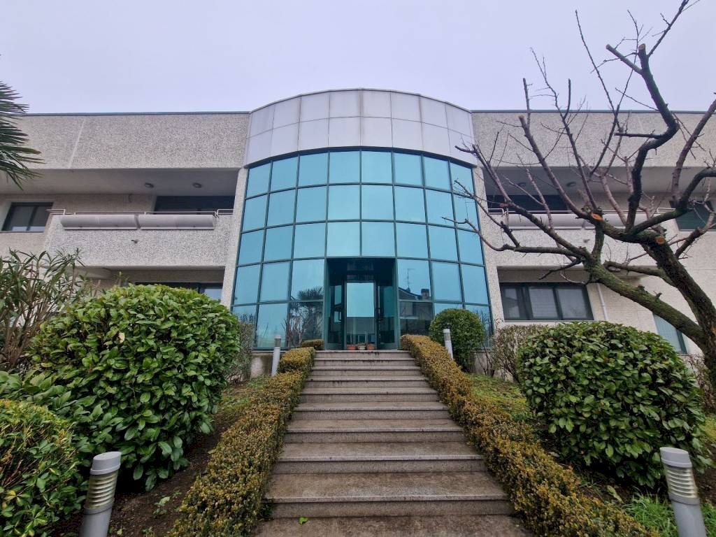 Facciata - Capannone viale Alcide De Gasperi, Bareggio - foto 1