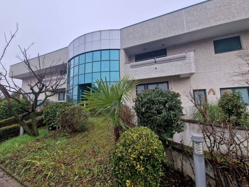 Facciata - Capannone viale Alcide De Gasperi, Bareggio - foto 2