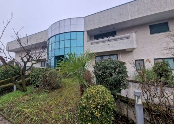 Facciata - Capannone viale Alcide De Gasperi, Bareggio - foto 2