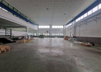 Interno non residenziale - Capannone viale Alcide De Gasperi, Bareggio - foto 11