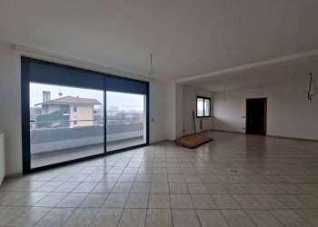 Interno non residenziale - Capannone viale Alcide De Gasperi, Bareggio - foto 16