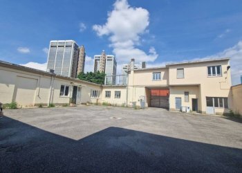 Cortile interno - Capannone via Privata Polonia, Milano - foto 1