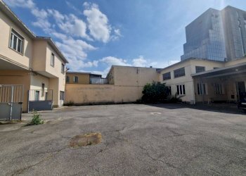 Cortile interno - Capannone via Privata Polonia, Milano - foto 5