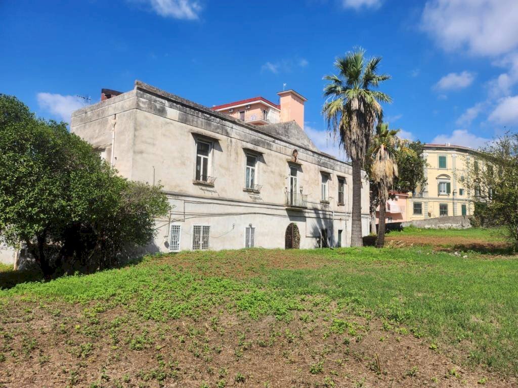 Facciata - Villa via Madonna della Salute, Portici - foto 1