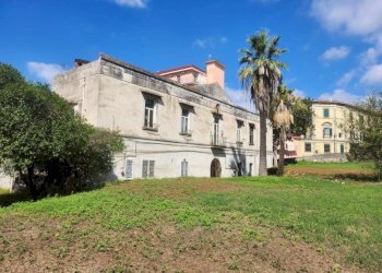 Facciata - Villa via Madonna della Salute, Portici - foto 1