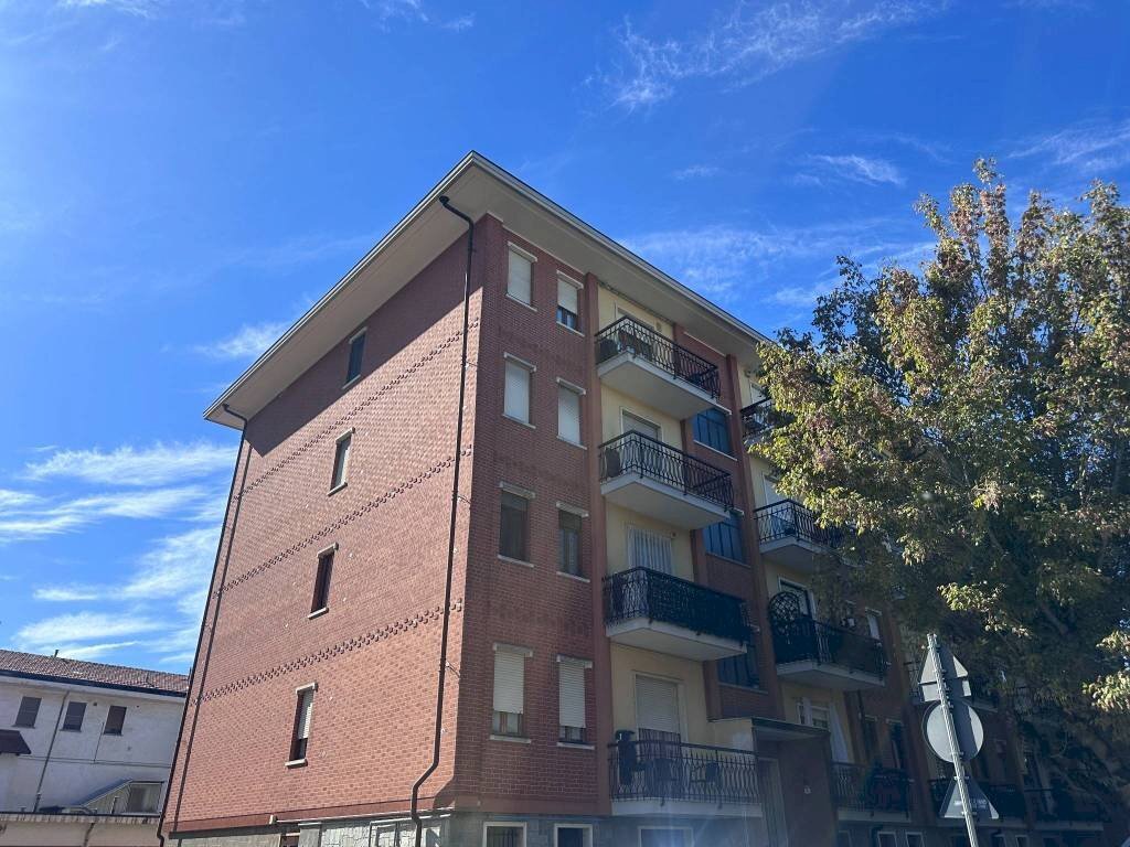 Facciata - Three-room apartment viale Giuseppe Garibaldi, 8, Carmagnola - photo 2