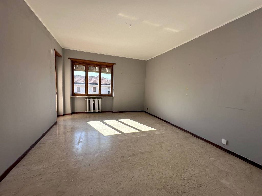 Camera da letto - Three-room apartment viale Giuseppe Garibaldi, 8, Carmagnola - photo 3