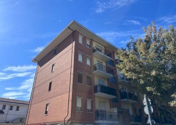 Facciata - Three-room apartment viale Giuseppe Garibaldi, 8, Carmagnola - photo 1