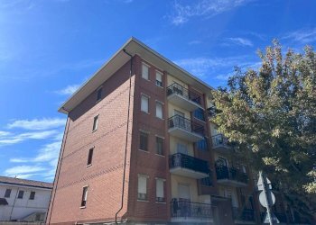 Facciata - Three-room apartment viale Giuseppe Garibaldi, 8, Carmagnola - photo 2